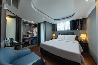 Habitación Doble Deluxe con Balcón — Premium Madelis Hotel & Tours